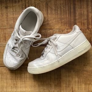 White Nike Air Force 1 sage low